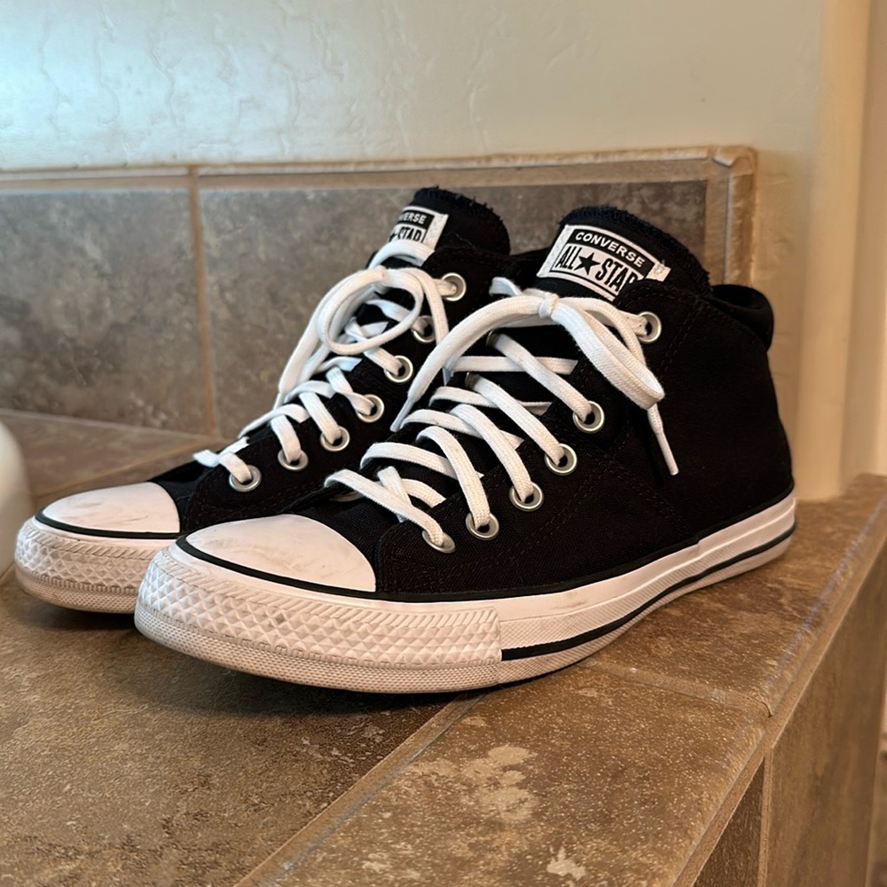 Mid-Rise Black Converse